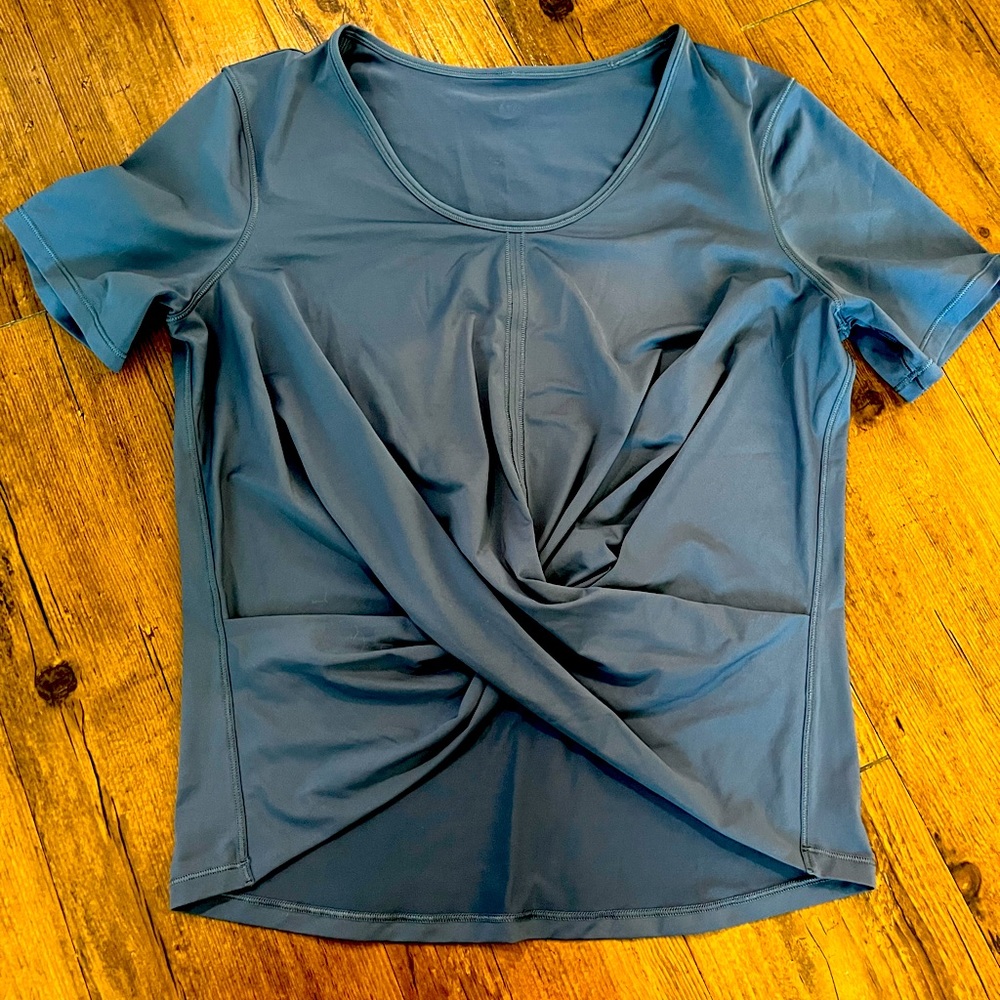 LULULEMON DO THE DAILY TWIST FRONT TEE SIZE 6 IN COLOR: CODE BLUE